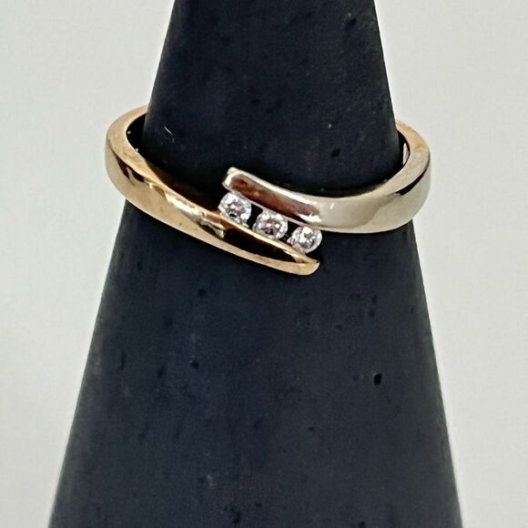 10k gold diamond ring - Picture 2 of 6